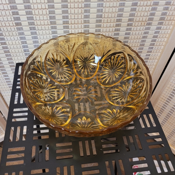 VINTAGE SCALLOP EDGE AMBER YELLOW TEXTURED GLASS SERVING BOWL - Picture 2 of 10